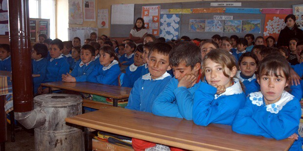 Eğitim sistemi bu kadar kötüyken, çocukları okula göndermek cidden gerekli mi?