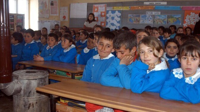 Eğitim sistemi bu kadar kötüyken, çocukları okula göndermek cidden gerekli mi?