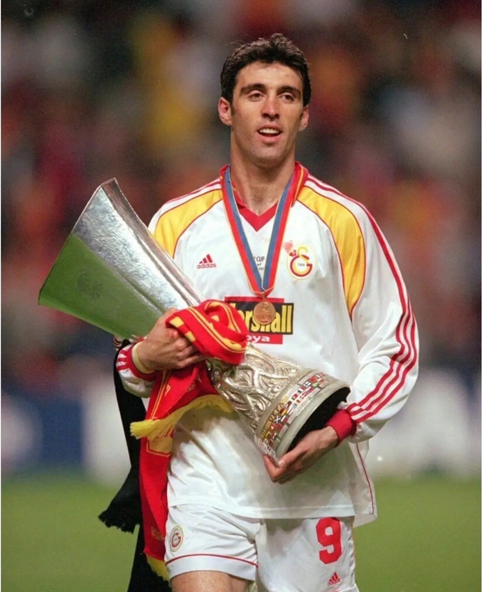 Yarın Galatasaray, Liverpool maçı var, siz kimi destekliyorsunuz?