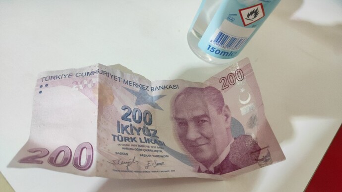 Çamaşırda param yıkandı unutmuşum bankalarda değişim yapıyorlar mı?