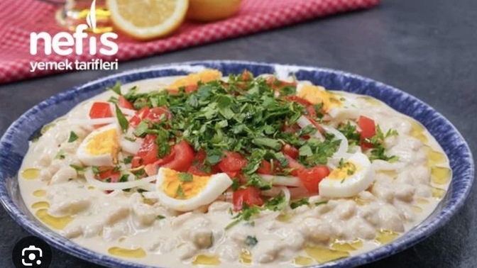 Piyazı tahinli ve yumurtalı mı seversin sade mi?