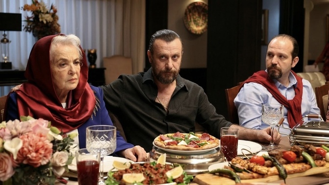 Eşim, iftarda görümcemlerde yeterince yardım etmediğimi söylüyor, bu konuda kim haklı?