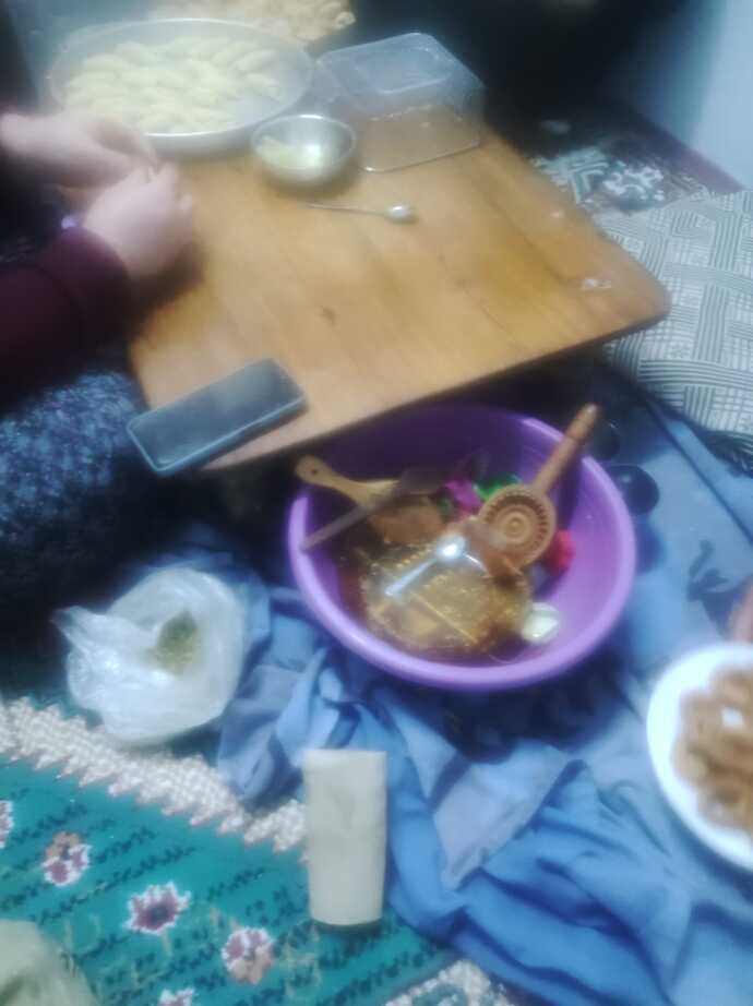 Elim işte gözüm maçta 🤣🤣