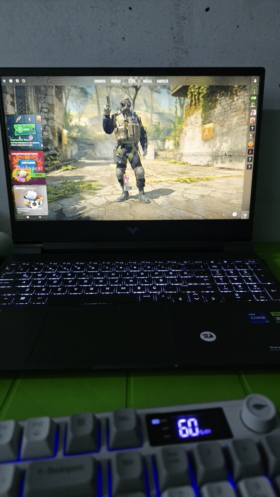 Cs 2 oynayan var mı?