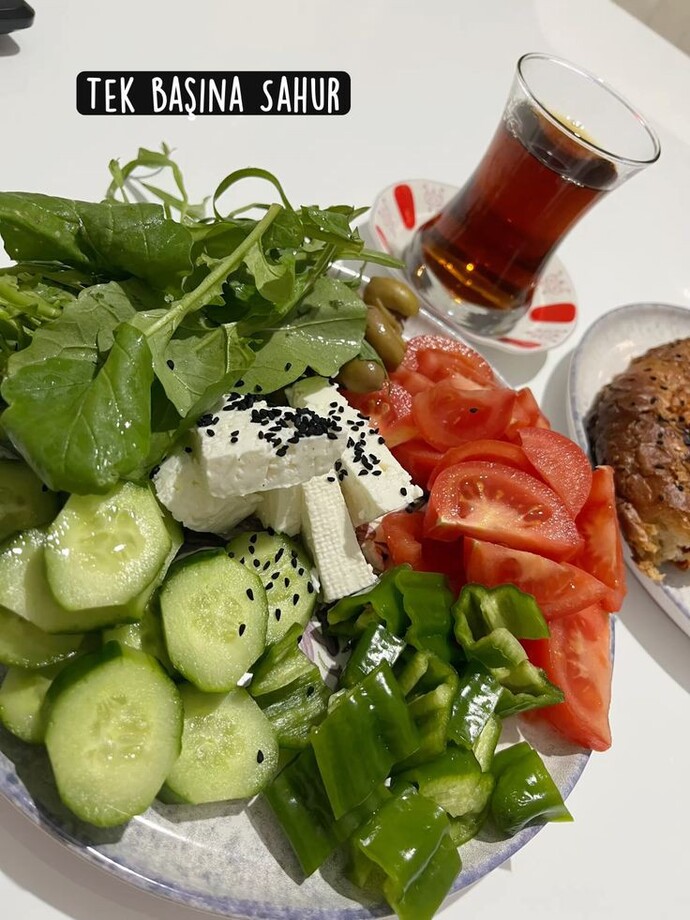 Hayırlı sahurlar dostlar. Kimler ayakta bakalım?