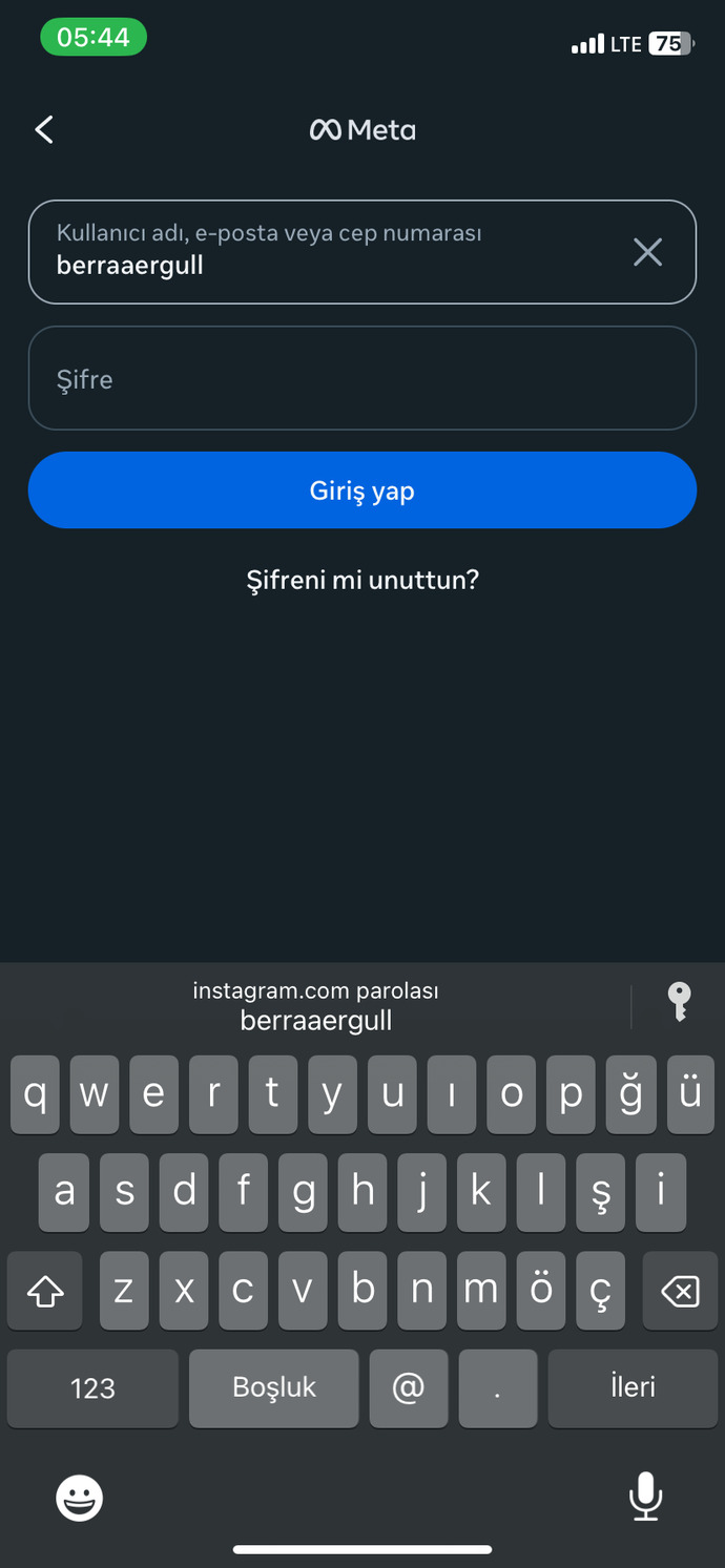 Instagram klavyede otomatik çıkan eski fake hesap kullanıcı adı ve parola nasıl silinir?
