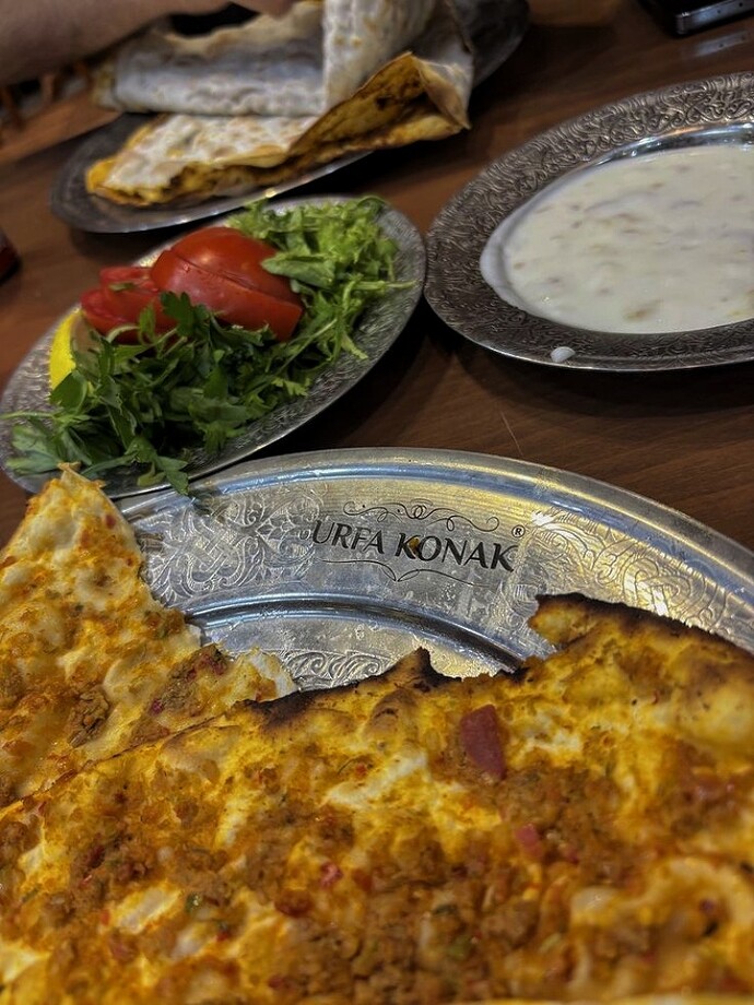 Bi oturuşta kaç lahmacun yersiniz?