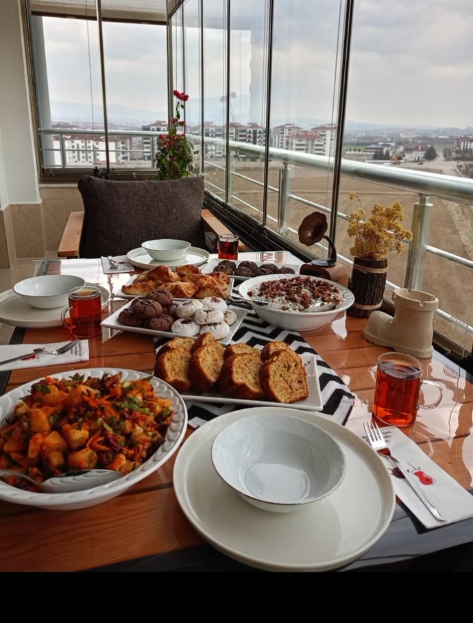 Hava bugün çok güzel balkon sezonunu açtık bugünde iftarı böyle açalım dedik balkon sezonunu açtınız mı?