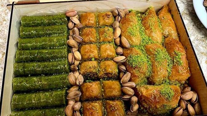 Güzel tatlılar var ama yiyemiyorum çok kötü bir şey değil mi?