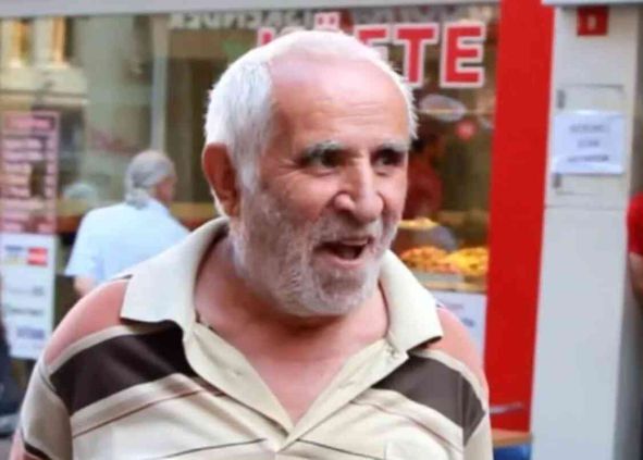 Diğer ülkelerde İngilizceyi su gibi konuşurlarken bizde neden kimse konusamiyor?