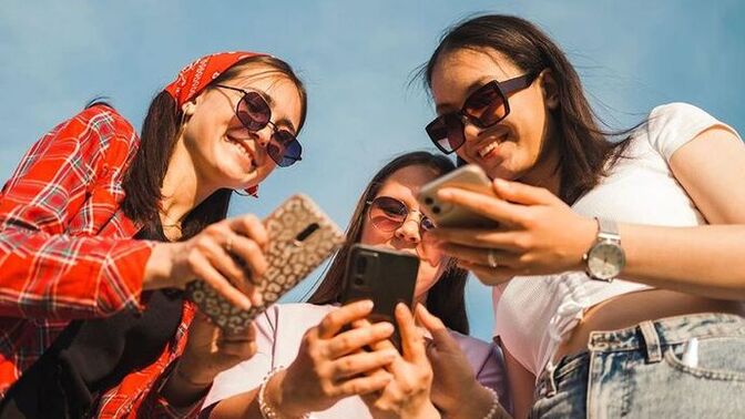 Türkiye'de sosyal medya tanışma uygulamalarından tanışmaya neden kötü gözle bakılıyor?