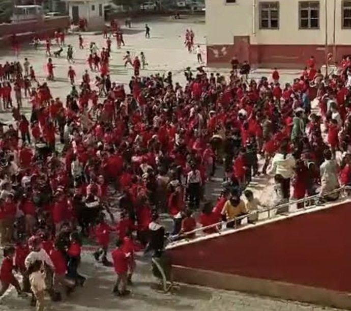 Okullarda ilahi çalınmasını destekliyor musunuz?