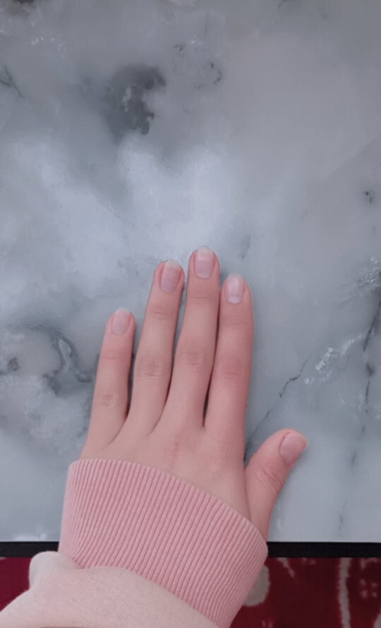Bebeklerim selamm 🌸 ellerime en çok hangi renk oje yakışır sizce?