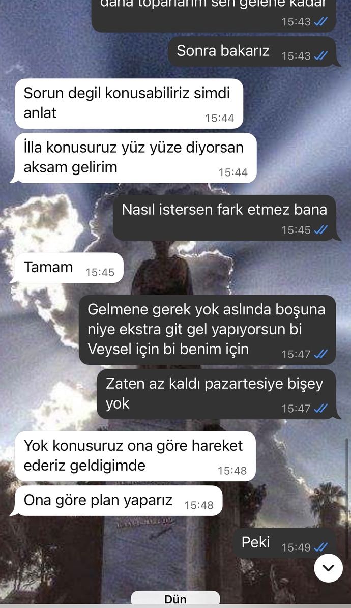 İşten ayrılmayı düşündüğüm iş arkadaşım için müdürümün attığı mesaj normal mi?