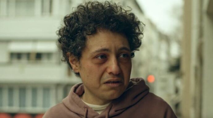 Tam her şey yoluna giriyor derken, hayatın attığı o beklenmedik kazık karşısında verdiğiniz ilk tepki ne oluyor?