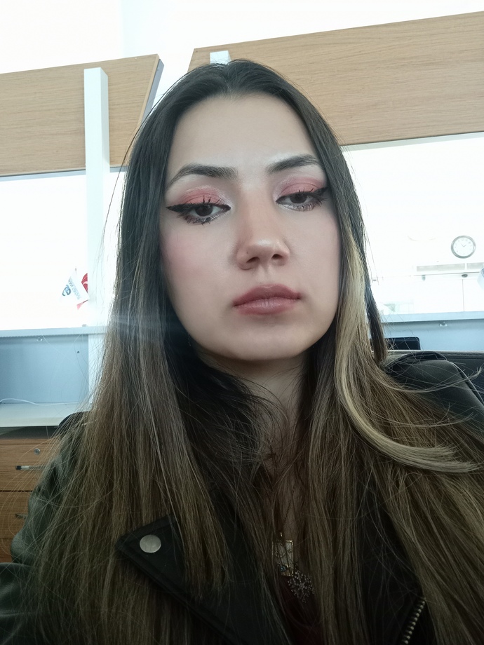 İpek kirpik yaptırmaya değer mi, doğal duruyor mu ve bakımı zor mu?