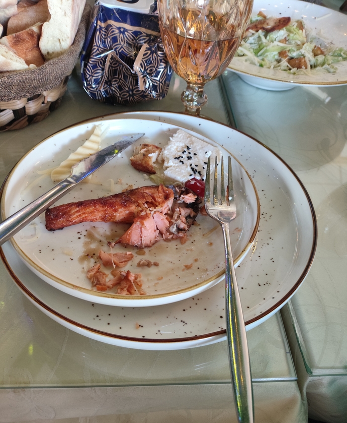 Misafir geldim kebap olacağını söylemişlerdi balık yapmışlar sizce bu durumun hoş olmadığını onlara söylemeli miyim?