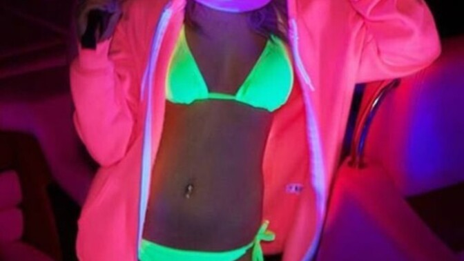 Neon renk iç çamaşırları demode mi artık milatta mı kaldı?