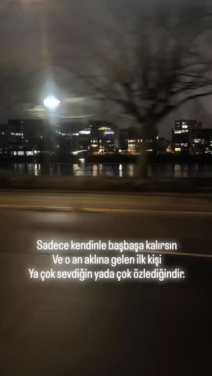 Gecenin bu saatinde kalbinizden çıkıp aklına gelen biri var mı?
