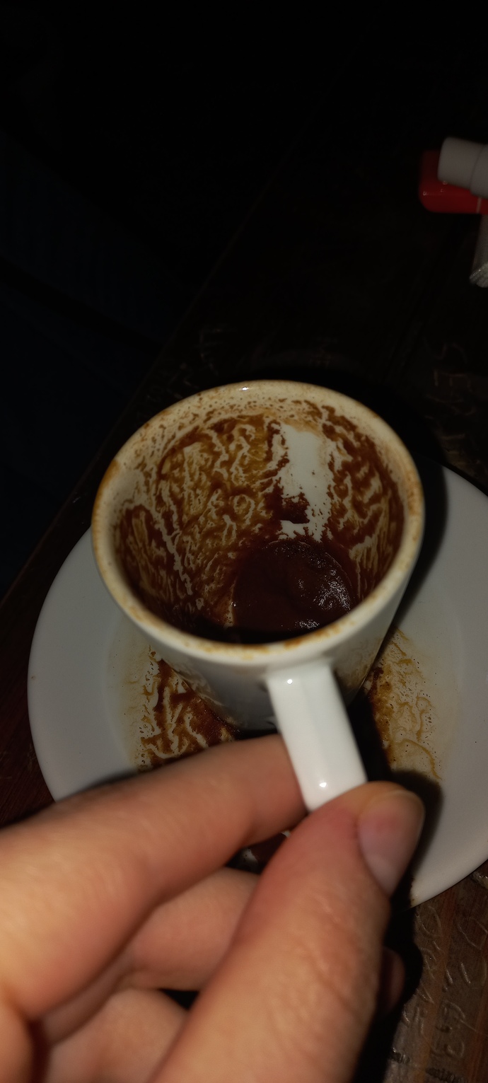 Kahve falimda ne cikmis? hastayim evde yatiyorum canim sıkıldı fal sorayim dedim?