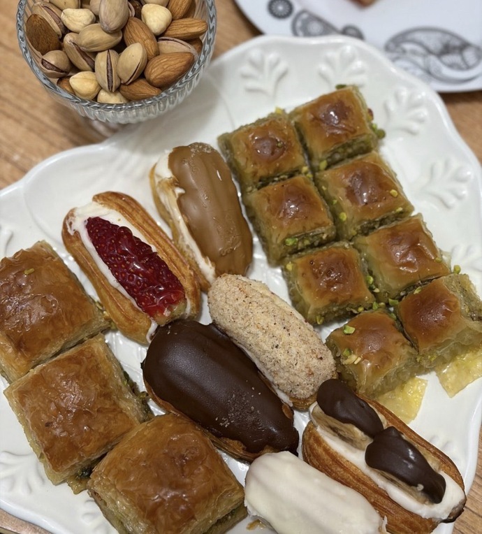 Tabaktaki tatlıları bitirebilir misin?