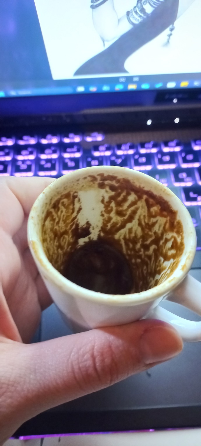 yok mu bana fal bakan?