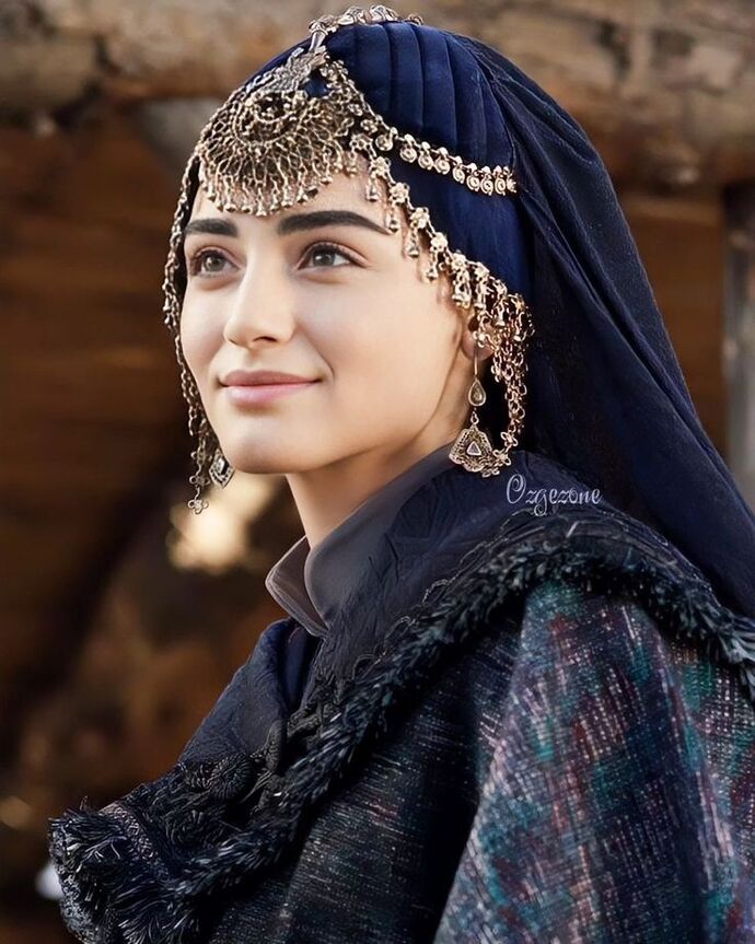 Özge törer çok güzel değil mi ya?