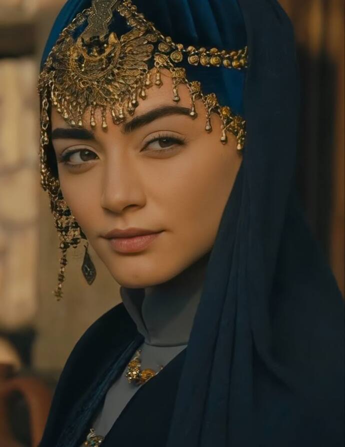 Özge törer çok güzel değil mi ya?