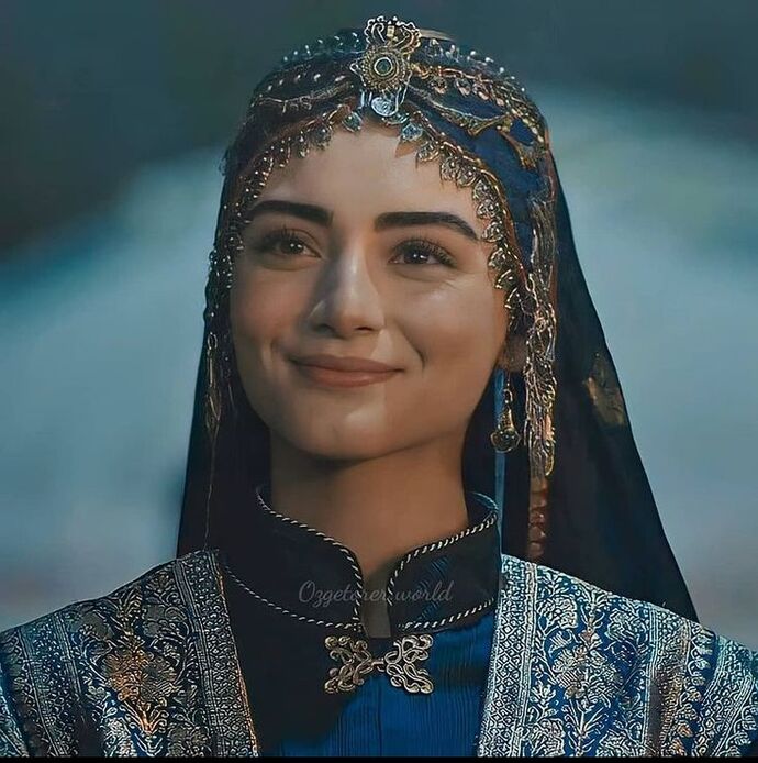 Özge törer çok güzel değil mi ya?