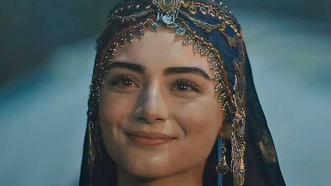 Özge törer çok güzel değil mi ya?