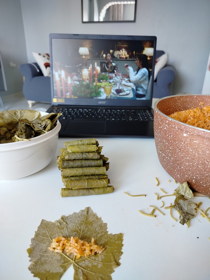 Siz de benim gibi, bir şeyler izlerken boş durmayanlardan mısınız?