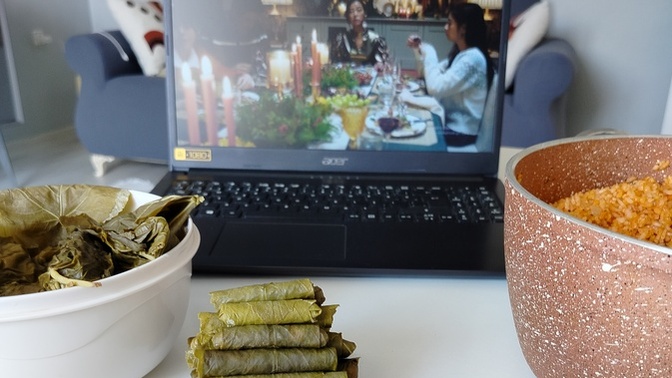 Siz de benim gibi, bir şeyler izlerken boş durmayanlardan mısınız?