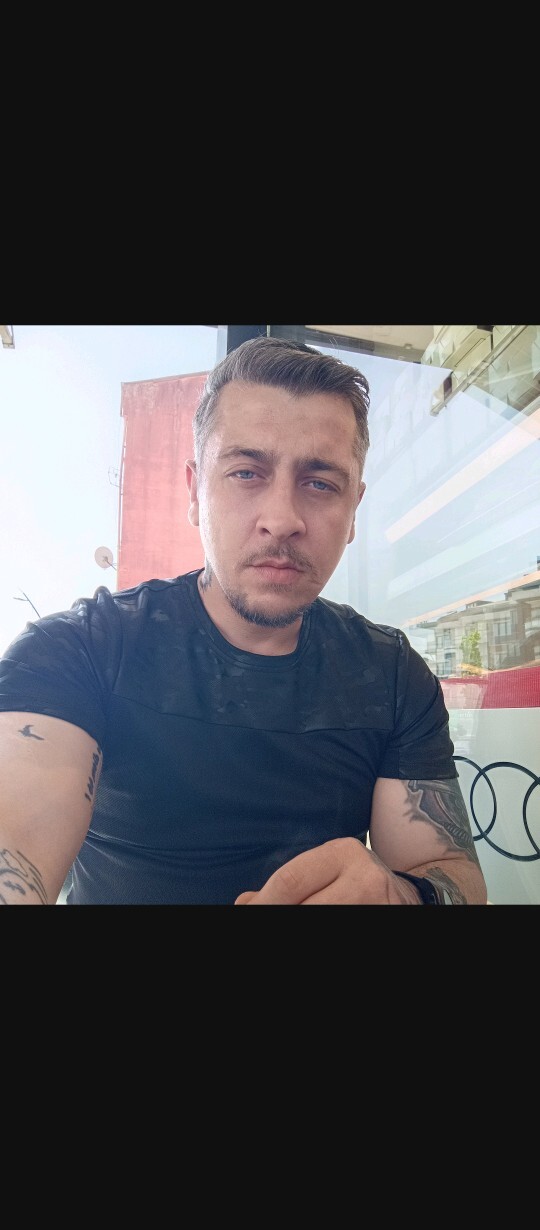 Renkli göz gerçekten daha ilgi çekici mi, karşı cins için etkisi ne?