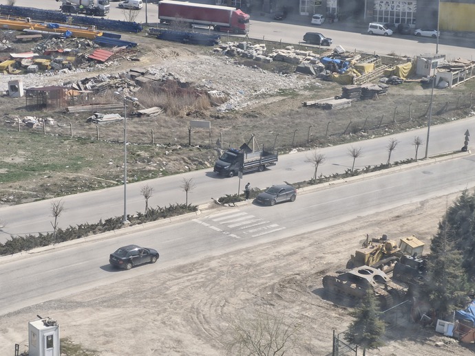 Araç kullanırken yaya geçidindeki yayalara yol verir misiniz 🤔?