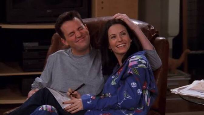 Hem arkadaşın hem de aşkın olan biriyle birlikte olmak sizce gerçekten mümkün mü , yoksa bir süre sonra biri diğerini yok mu eder?