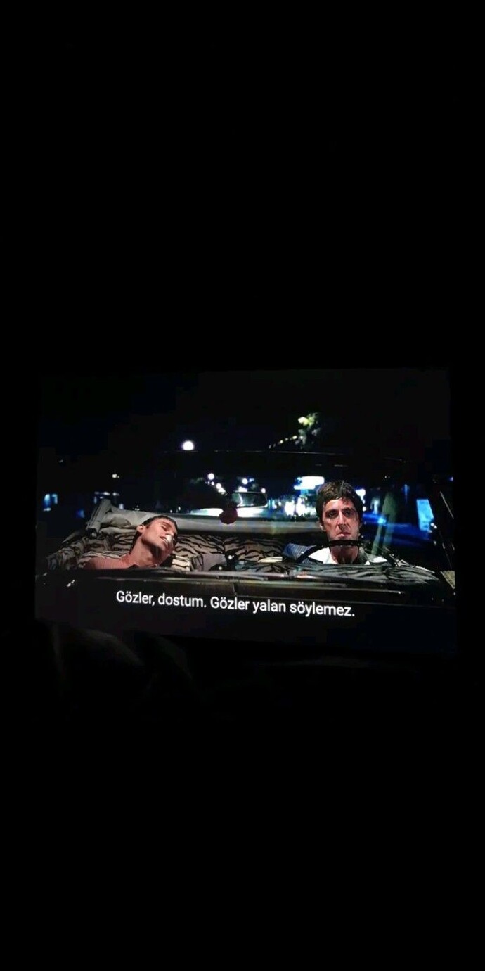 Birini etkilemek için en güçlü şey sence bakış mı, söz mü, hangisi daha kalıcı?