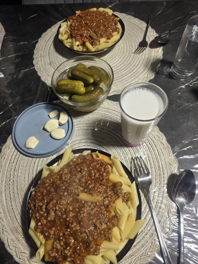 Dünkü menümüz makarna bolonezdi, siz akşam ne yediniz ve nasıl yaptınız?