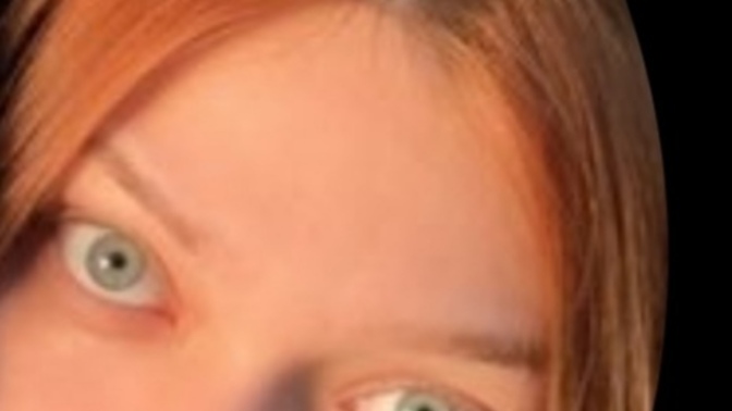 Sizce bu göz rengi doğal mı yoksa lens mi, nasıl anlarsınız?
