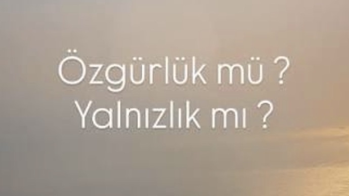 Sabahları uyandırılmadığında, geceleri beklenmediğinde her istediğini yapabildiğin şeye ne denir?