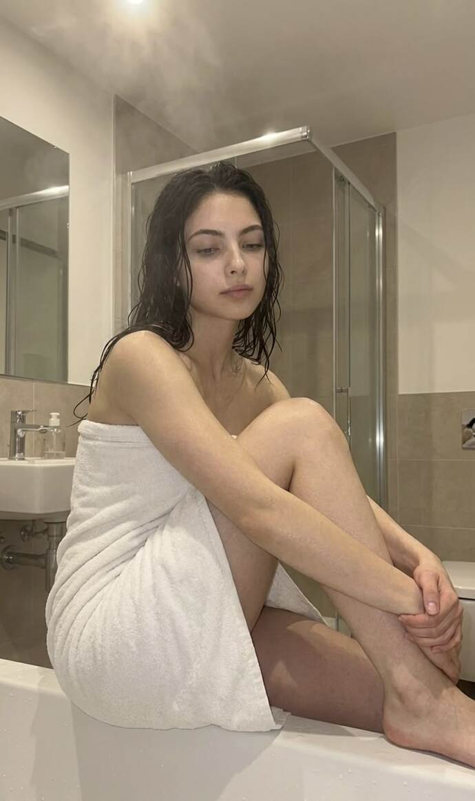 Duş sonrası ıslak saçla ayna karşısında fotoğraf çekip poz vermeyi sever misiniz?