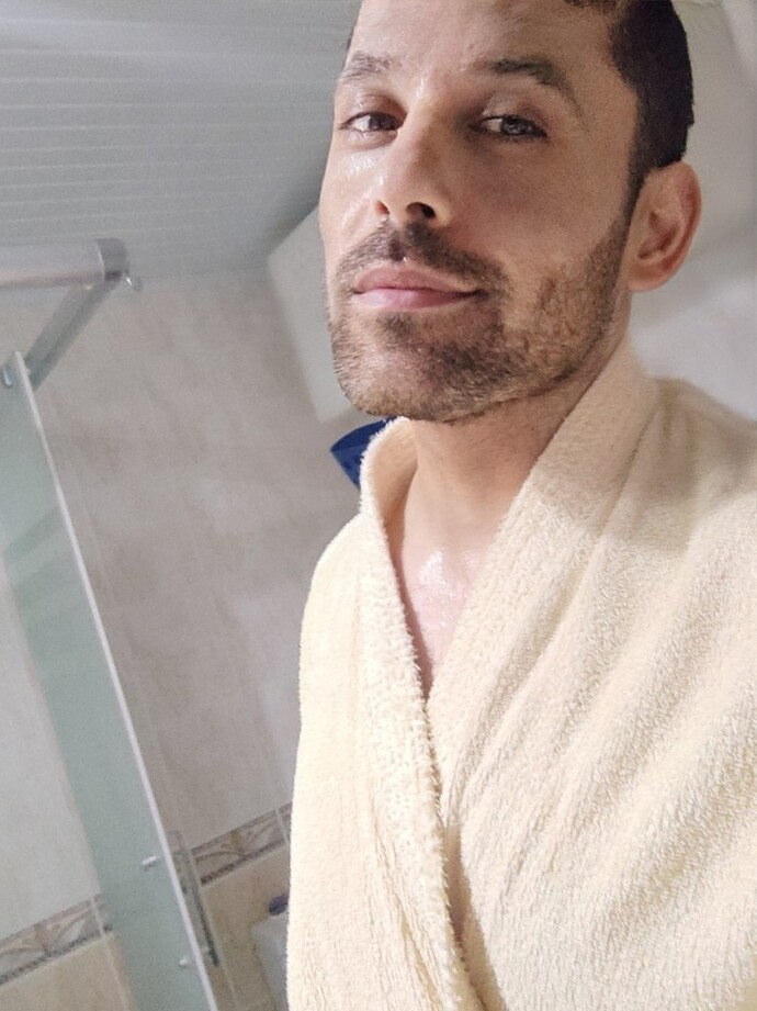 Duş sonrası ıslak saçla ayna karşısında fotoğraf çekip poz vermeyi sever misiniz?
