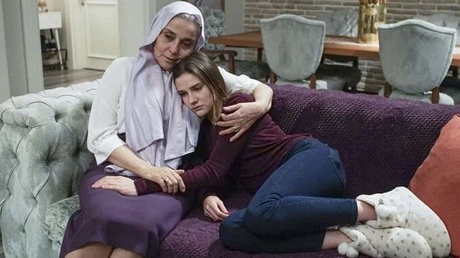 Yüzüne gül suyundan başka bir şey sürmeyen yaşı yetmişken kırk gibi gösteren anneanneniz/babaanneniz oldu mu, var mı 🌹✨🌹✨?