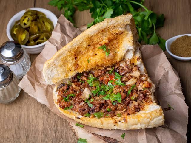 Hangi sokak lezzetini daha çok tercih edersin tavuk döner mi yoksa kokoreç mi?