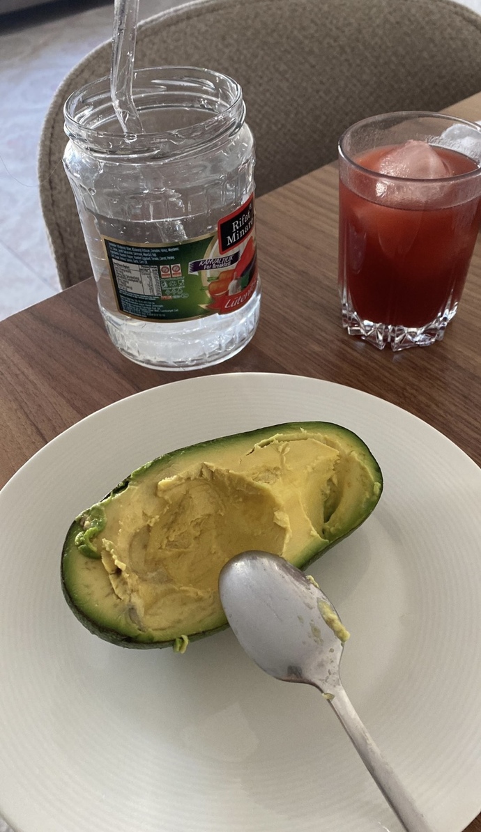 Gerçek gurmeler avokadoyu salatada mı yer kaşıklayarak mı yemeli?