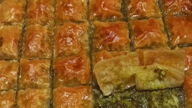 Herkese iyi bayramlar ❤️ Sizce bayramın olmazsa olmazı: baklava mı, aile mi?
