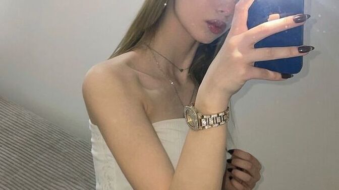 Fazla açık giyinen kızlar yüz güzelliği olmadığı için mi böyle giyiniyor, amaç hedef şaşırtmak mı?