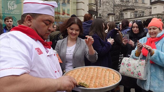 Fıstıklı baklavanın tanesi 100 TL olmuş, kimler bugün fıstıklı baklava yiyor?
