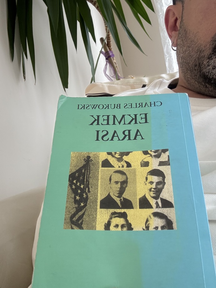 Kitap boş zamandaokunur mu bence kitabın kendi zamanı vardır ve o zamanı hakeder. Siz neler düşünüyorsunuz ve bugün ne okuyorsunu?