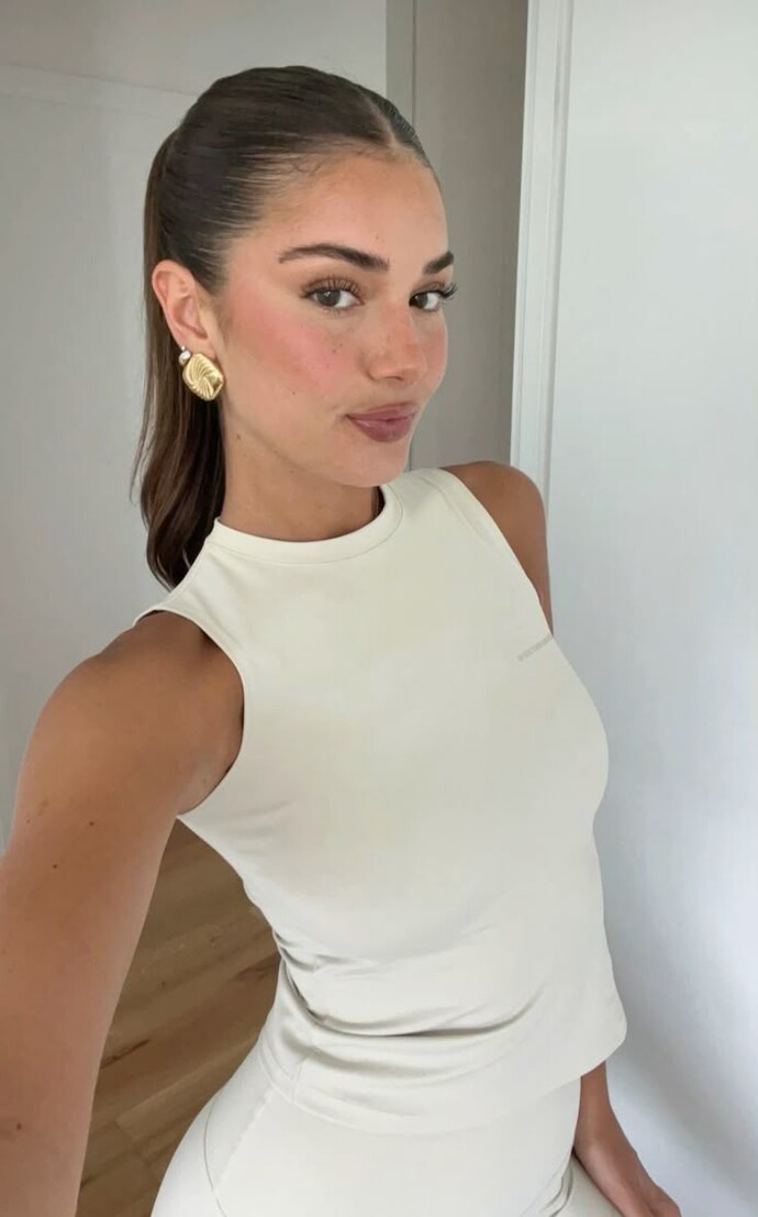 Saçın yağlandığında, yıkamaya vaktin yoksa hangi saç modelini yapıyorsun?