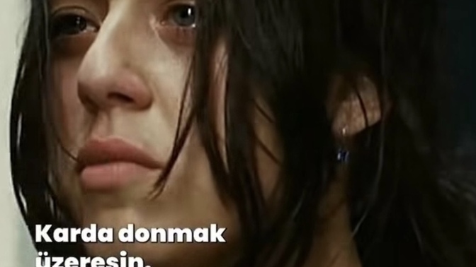 Bazen çıkmaza girdiğin, birini delicesine özlediğin anlar oluyor mu?